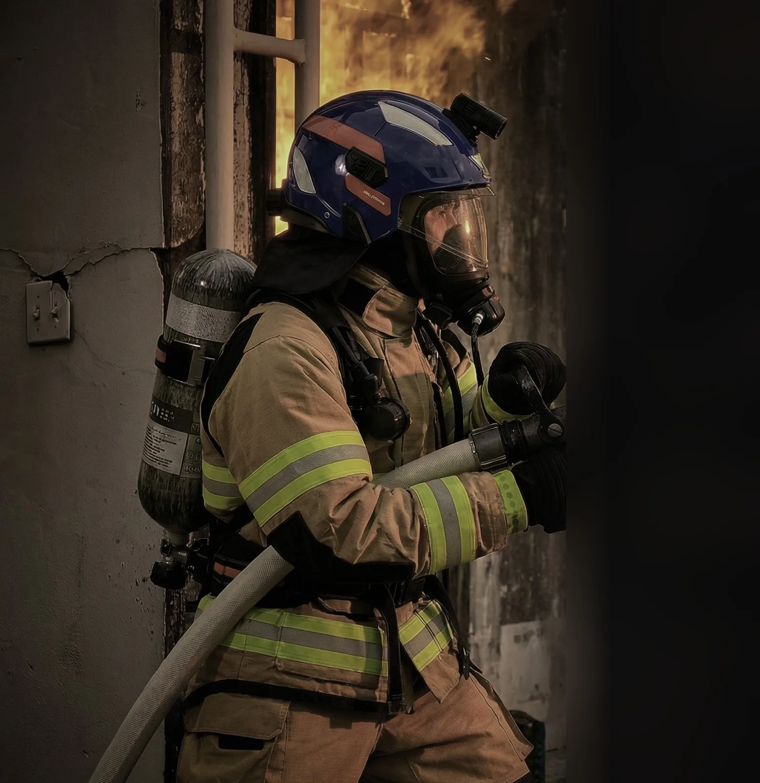 Firefighter wearing Hancom Lifecare SCBA